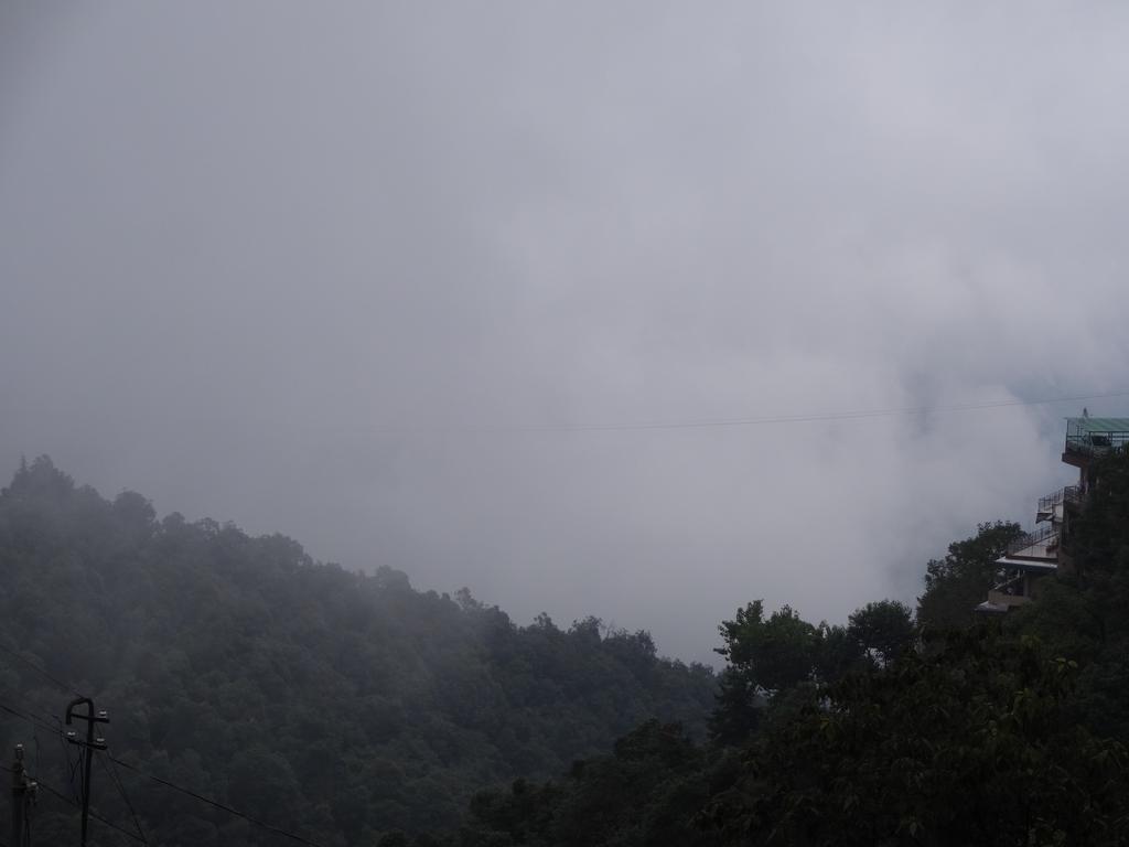 Hotel Ratan Dehradun Bagian luar foto