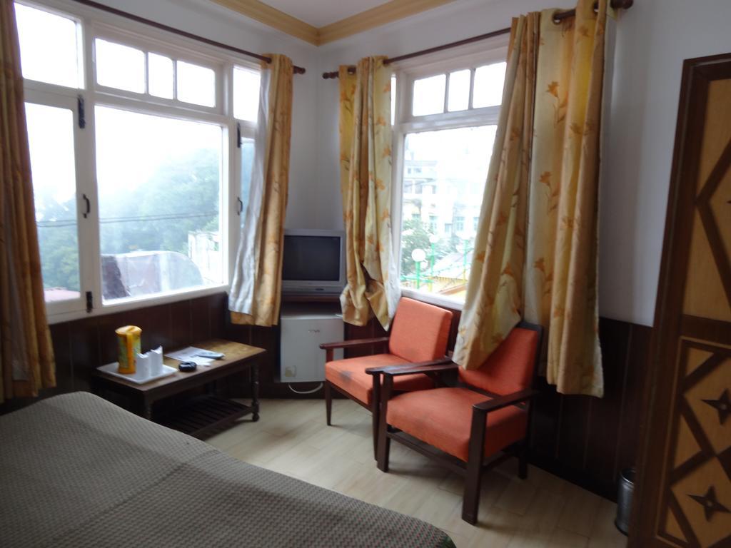 Hotel Ratan Dehradun Bagian luar foto