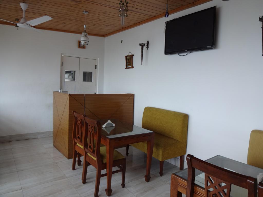 Hotel Ratan Dehradun Bagian luar foto